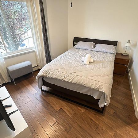 5 Mins Walk To Skytrain Station Villa Vancouver Exterior photo