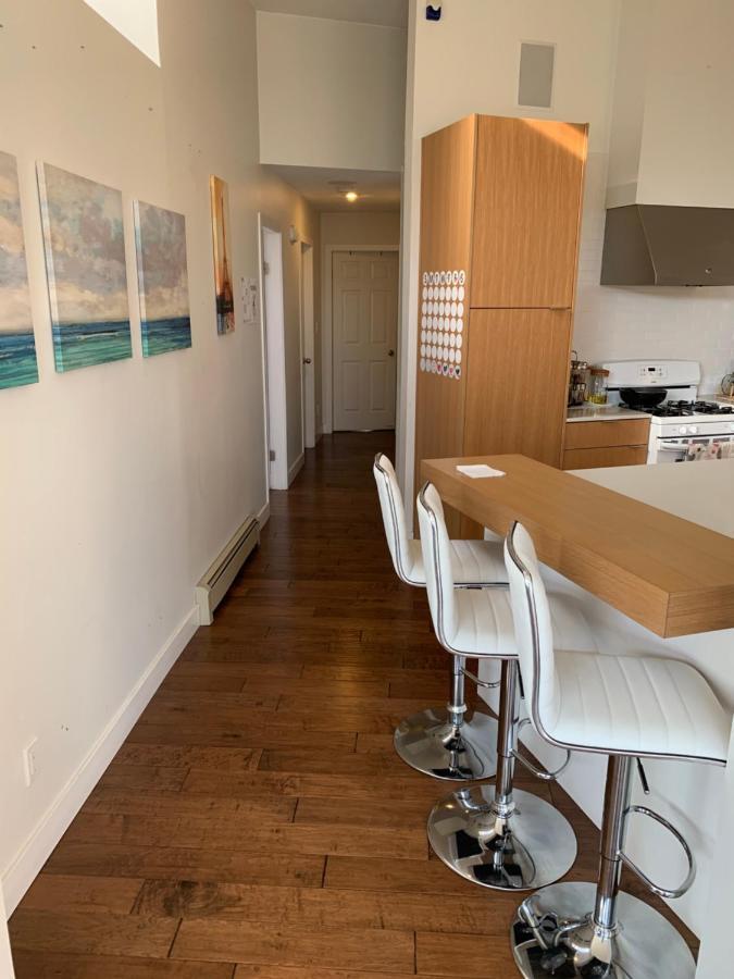 5 Mins Walk To Skytrain Station Villa Vancouver Exterior photo